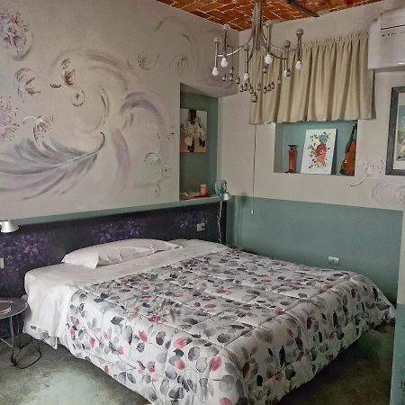 Cortiletto D'Alba Camere Con Ristorante Eksteriør bilde