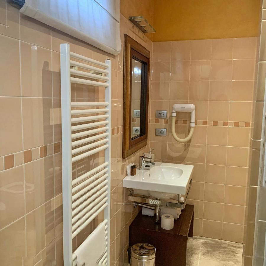Cortiletto D'Alba Camere Con Ristorante Eksteriør bilde