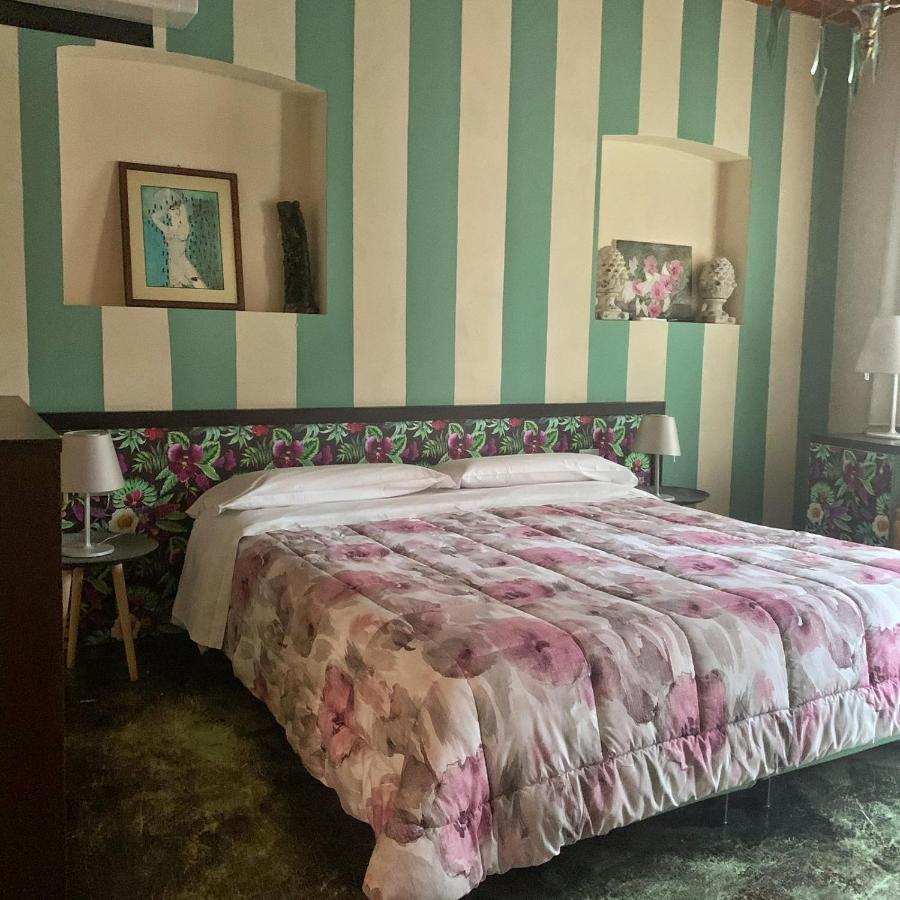 Cortiletto D'Alba Camere Con Ristorante Eksteriør bilde